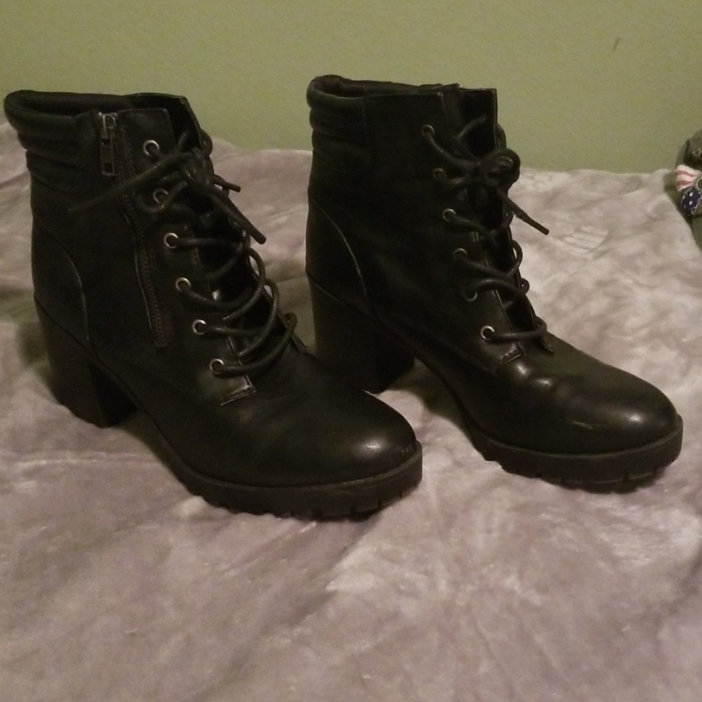Super cute boots!